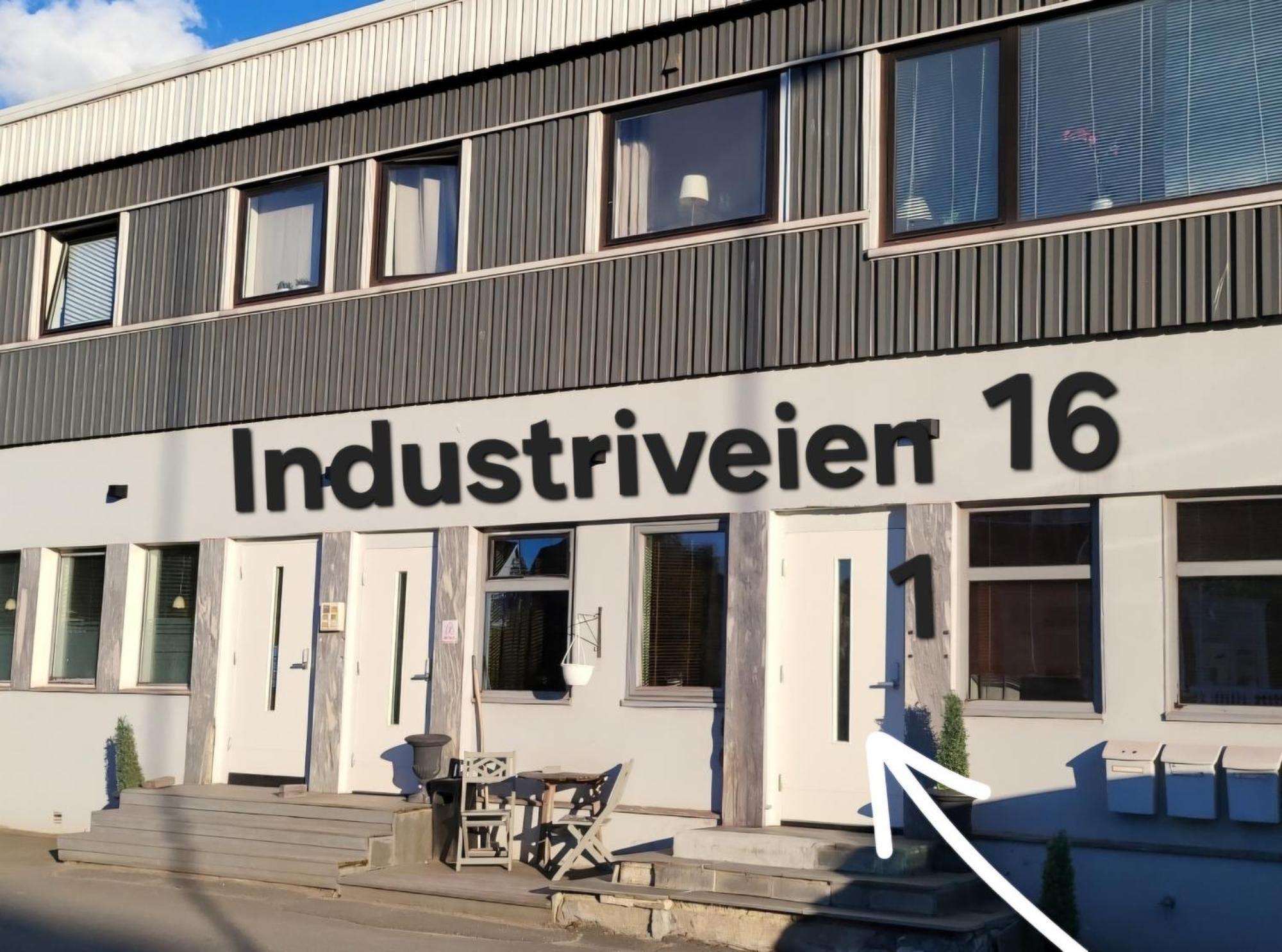 Koselig Leilighet I Narvik Sentrum 5 Soveplasser Gratis Parkering Og Gratis Internett Bagian luar foto